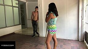 Aprovecho que mi hermanastra quiso tener sexo para meterle mi enorme pene duro por su vagina deliciosa.