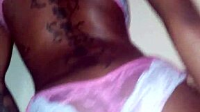 Lola dances and strips in sexy moves – watch her undress! 🔥💃