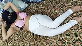 indian muslim college girlfriend gives super sexy handjob to desi boyfriend in hindi audio!