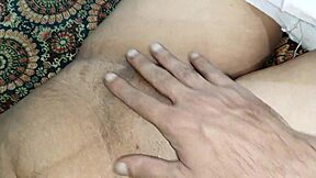 indian muslim college girlfriend gives super sexy handjob to desi boyfriend in hindi audio!