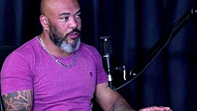 I can't believe this indigenous narcissistic mom spread her cosplay photos everywhere.