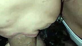 la novia de mi amigo me engaña chupándome la polla en lencería al aire libre, no puedo resistir su gran culo latino 😈