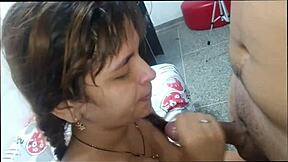 Le Follo El Coño A La Empleada De Mi Esposa Ya Que Ella No Está En Casa!