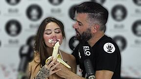 Sara Blonde in the spicy room of the Argentine Elo Podcast - full interview, she's so hot and wet 😏🔥