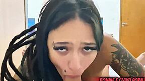 novinha brasileira tatuada enjoys moaning on cock in full red video