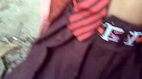 देसी गांव की टीन स्कूलगर्ल 18+ बॉयफ्रेंड के साथ आउटडोर सेक्स करती है इंडियन होममेड एमएमएस वीडियो में