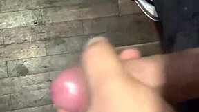 Me masturbo con el video de una señora con marido