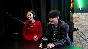 Curtia Se Exibir Bem Novinha A Pandemia Lançou Mulheres No Pornô Contou Pra Mãe E Quando Vendeu Seu Primeiro Nude - Yastrixx Watch On Sheer Red