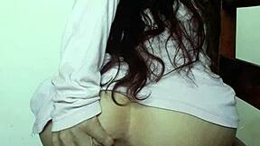 Novinha putinha exhibits shaved pussy and assfucking fetish with cute wet solo masturbation in amateur style