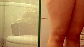 Whoa, Hermanastra Venezolana Milet Espiada Mientras Se Baña Y Depila El Coño Camara Espia Real In Outdoor Public!