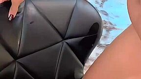 first time playing with my yummy pussy 😏💦