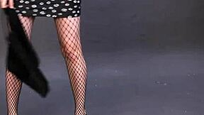 hey, check this naked photoshoot with a young brunette girl 😏📸