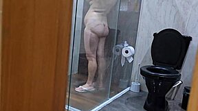 Dividindo Hotel Com Meia-Irmã Na Viagem A Negócios