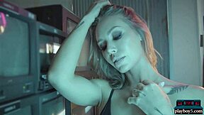 Petite Blonde Milf Nicole Aniston Body Reveal