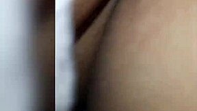 morrita mojada se masturba con ganas en solitario