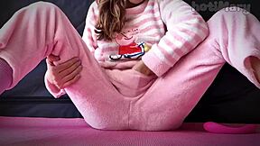 petite teen masturbates pussy to squirting cum closeup