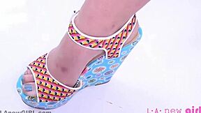 young model sucks cock hard during sexy photoshoot 😘