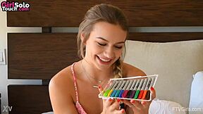 ftvgirlsbay.com ftvgirls nayomi stuffs shaved teen pussy with markers close up