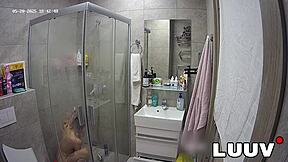 Luuv Kareflore films her amateur shower routine live