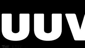 young couple flashes pussy for cash in bedroom