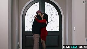 big tits italian milf cheats hubby petite lesbian strapon