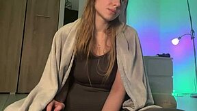 i'm a virgin masturbating my tasty pussy wanna eat it now? come on...