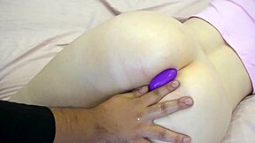 first timer babe inserts buttplug then takes deep anal fingering stretch