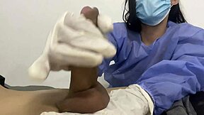 a mi paciente se le para la verga enorme y no aguanto chuparsela toda 😏👅💦