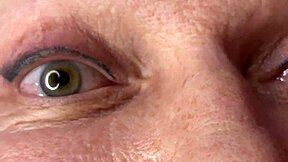 mature milf took huge facecum load right on her eye