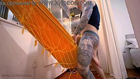 ¿Quieres ver cómo esta pareja latina se coge duro en la hamaca de los suegros?