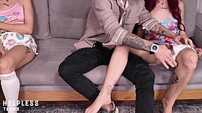 स्टेपडैडी मॉम नहीं देखेगी इनोसेंट टीन को चुदते?