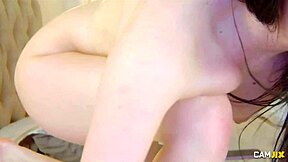 Watch this hot babe masturbate to orgasm!