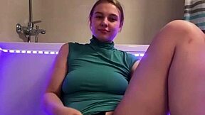 riding this fat dildo till i cum hard... wanna see my pussy squirt? 😩💦