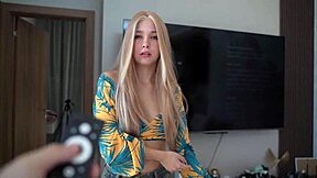 Girlfriend Paused But Her Pretty Mouth And Hands Keep Working My Cock!