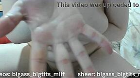 hey watch me masturbate and cum hard with my juicy big pussy